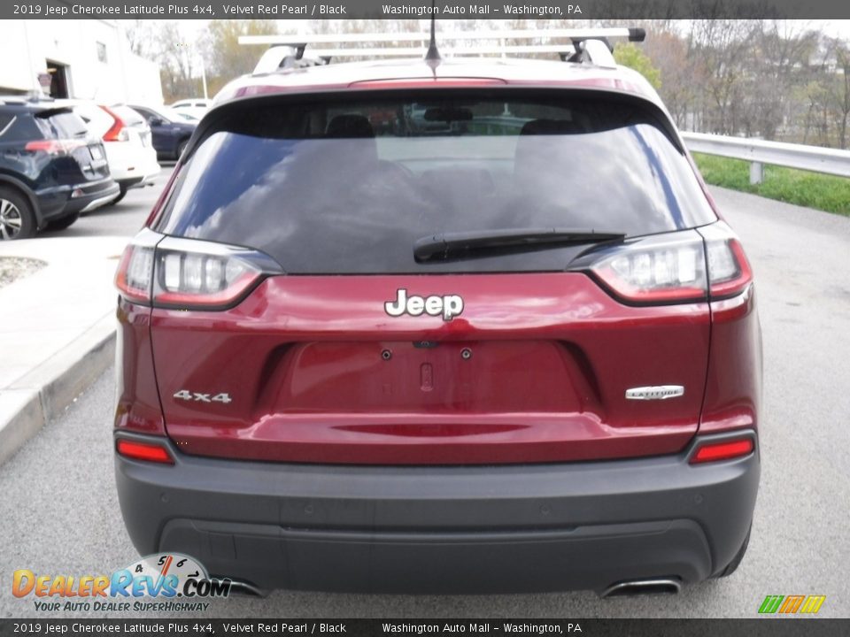 2019 Jeep Cherokee Latitude Plus 4x4 Velvet Red Pearl / Black Photo #15