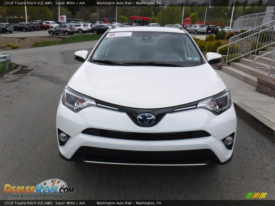 2018 Toyota RAV4 XLE AWD Super White / Ash Photo #11