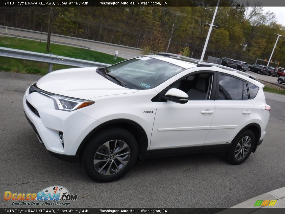 2018 Toyota RAV4 XLE AWD Super White / Ash Photo #14