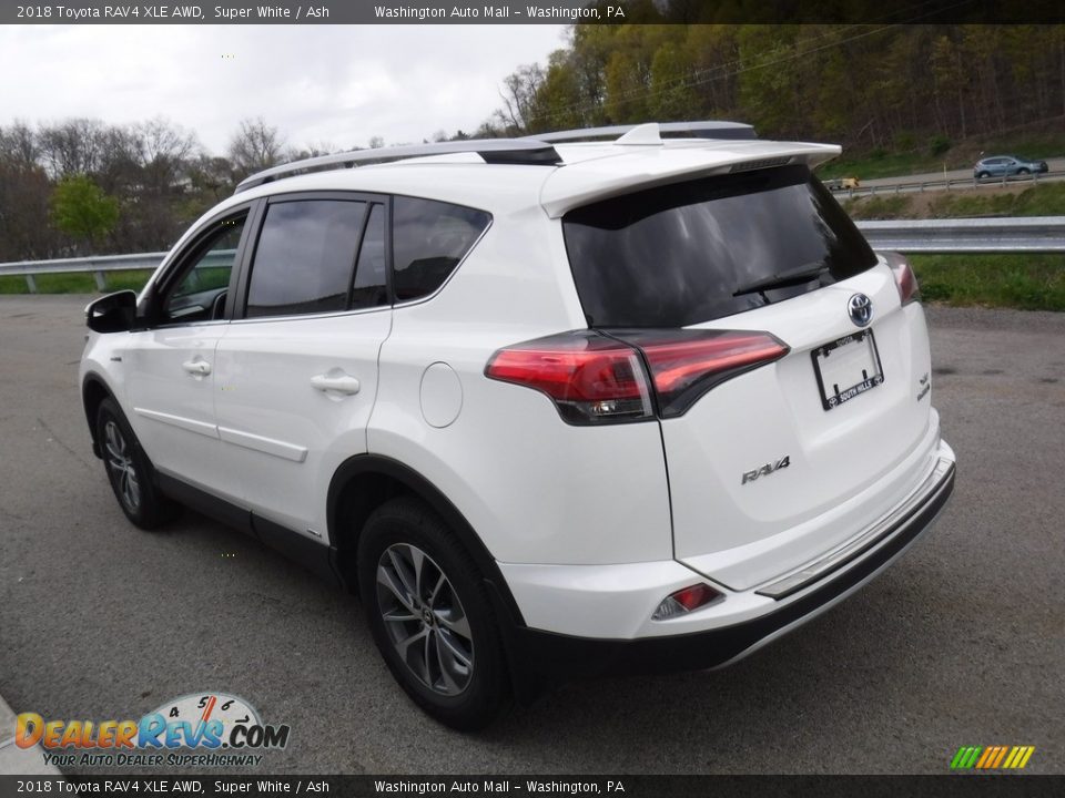 2018 Toyota RAV4 XLE AWD Super White / Ash Photo #15