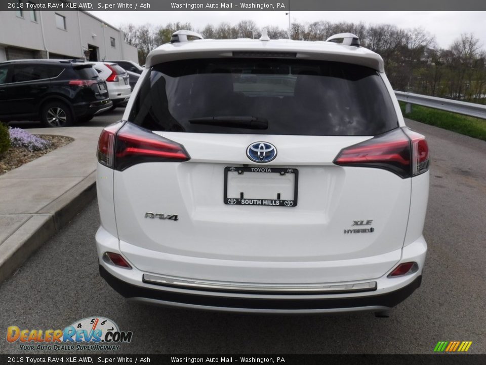 2018 Toyota RAV4 XLE AWD Super White / Ash Photo #16