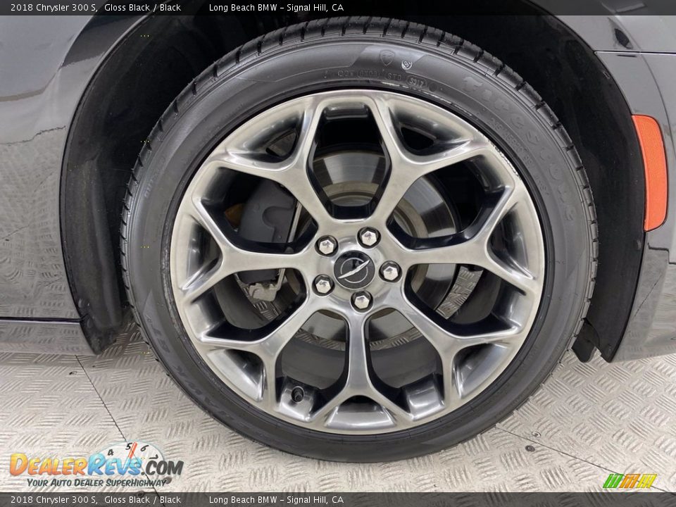 2018 Chrysler 300 S Wheel Photo #6