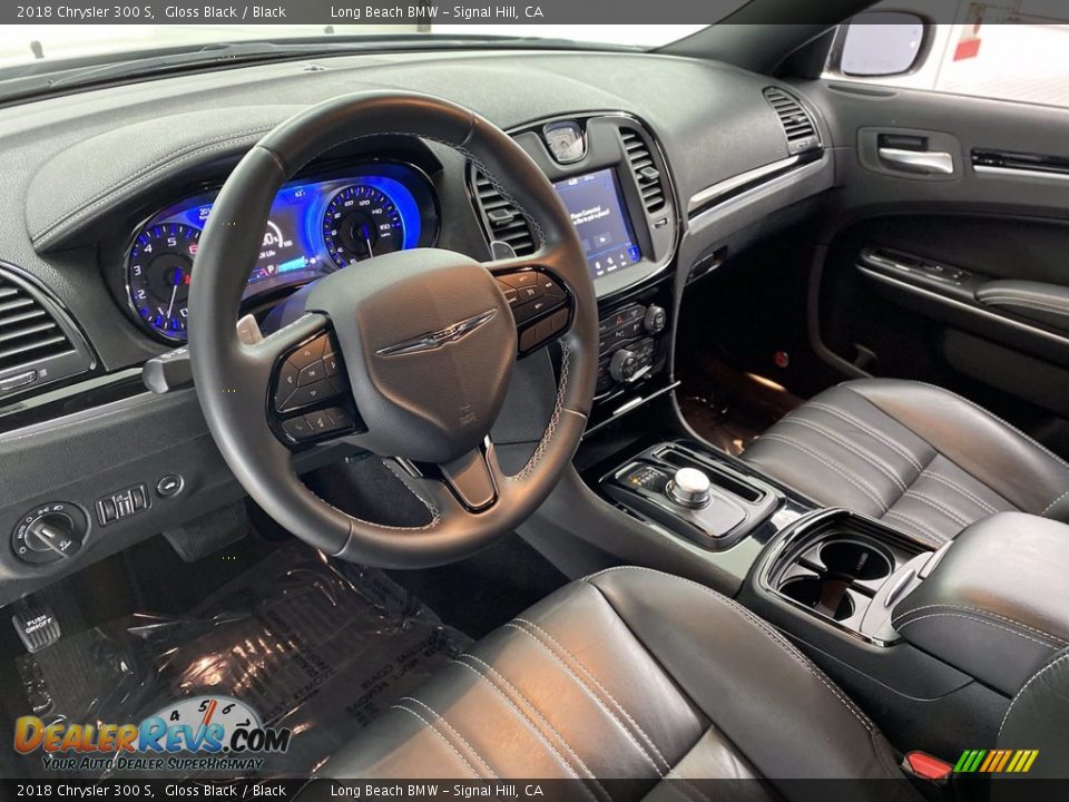 Black Interior - 2018 Chrysler 300 S Photo #16