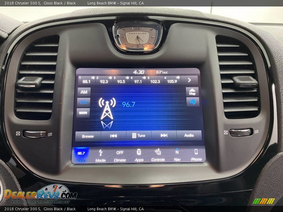 Controls of 2018 Chrysler 300 S Photo #23