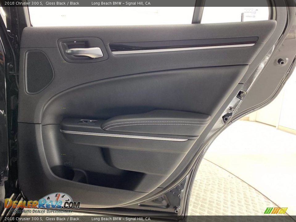 Door Panel of 2018 Chrysler 300 S Photo #32