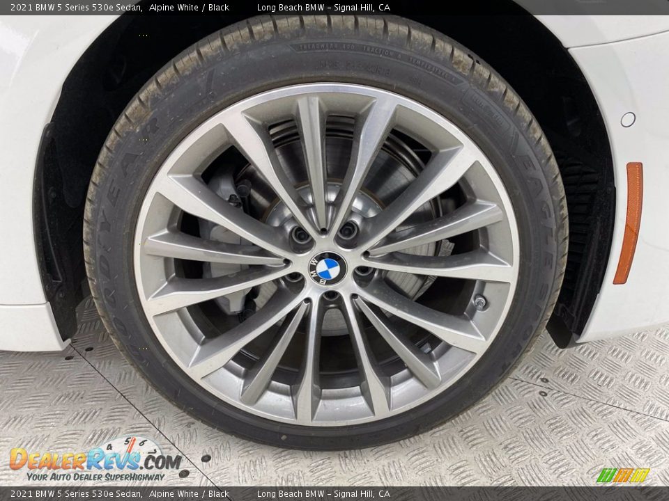 2021 BMW 5 Series 530e Sedan Wheel Photo #3
