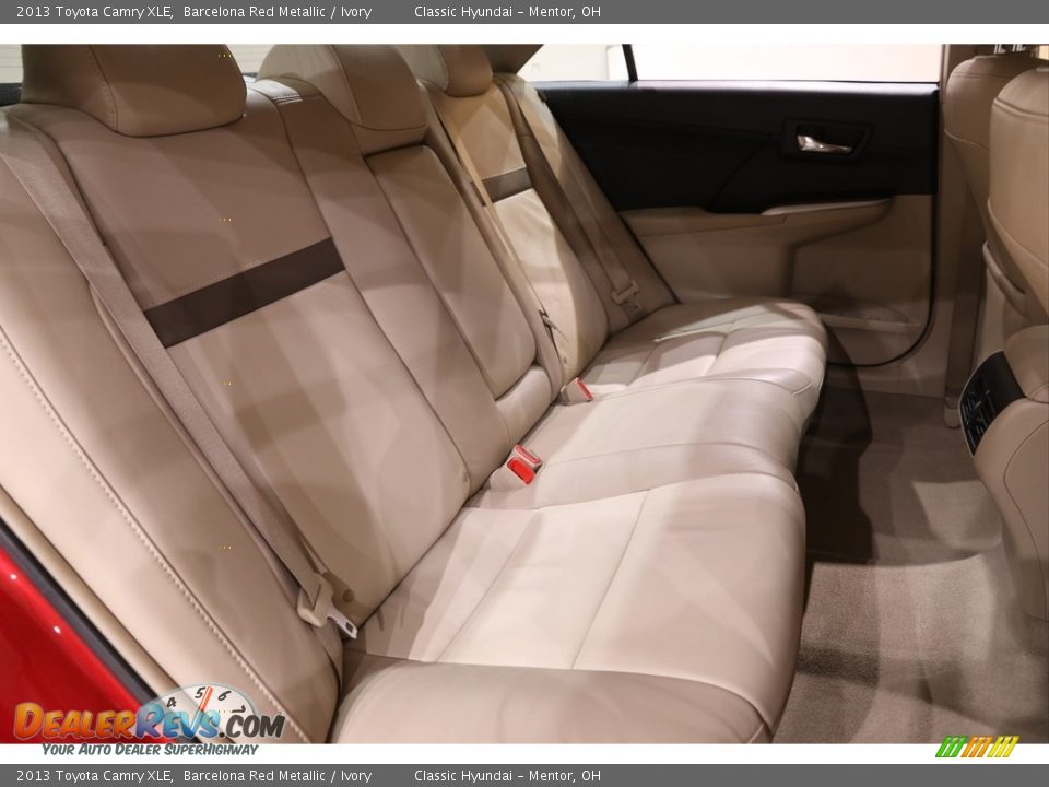 2013 Toyota Camry XLE Barcelona Red Metallic / Ivory Photo #15