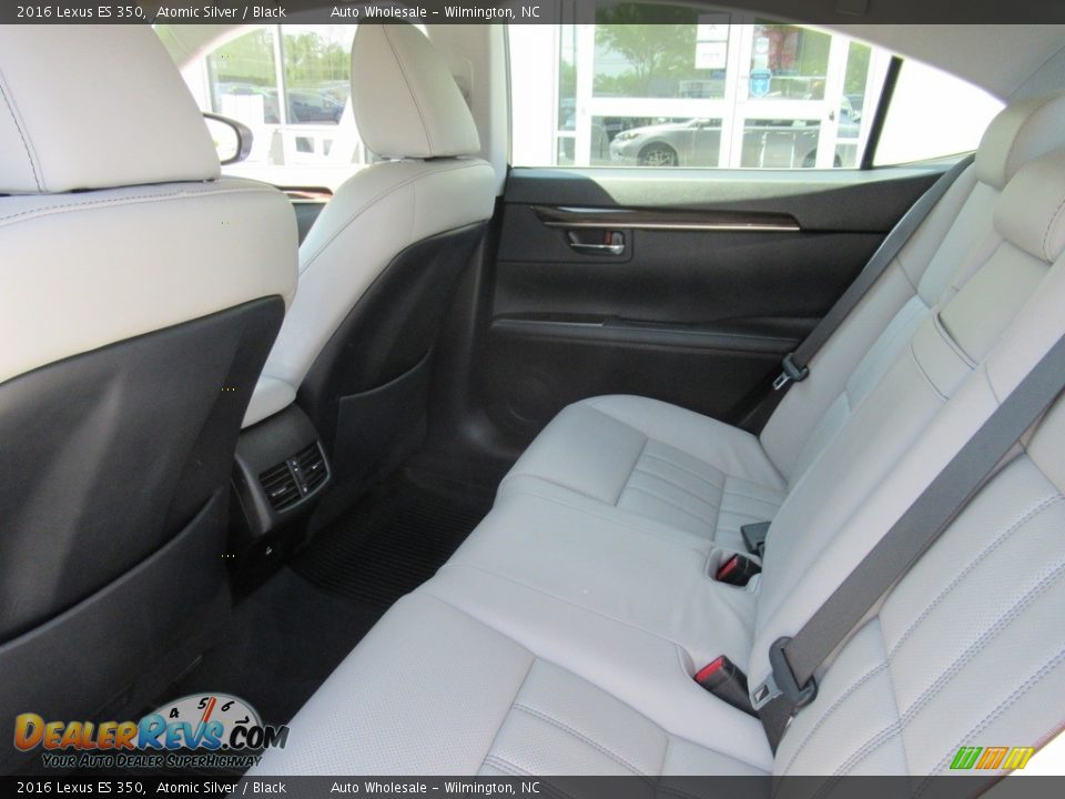 Rear Seat of 2016 Lexus ES 350 Photo #10