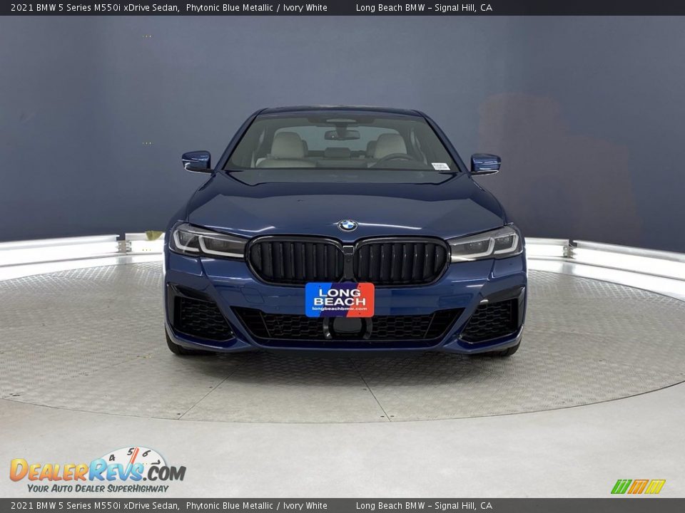 2021 BMW 5 Series M550i xDrive Sedan Phytonic Blue Metallic / Ivory White Photo #2