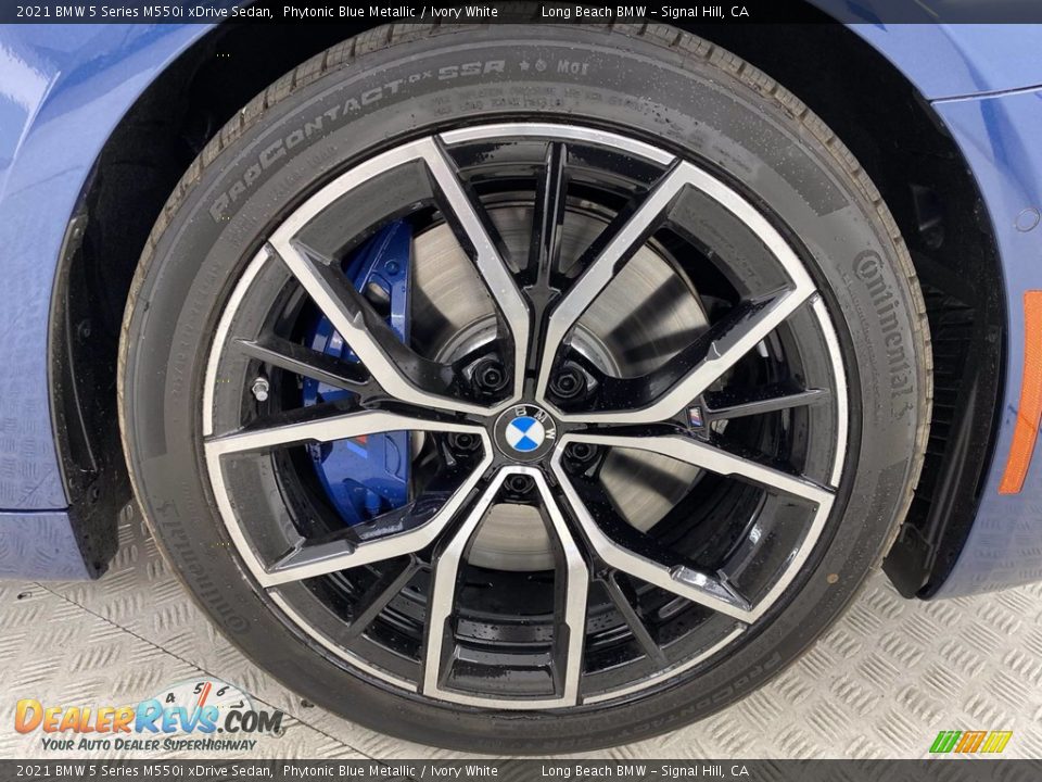 2021 BMW 5 Series M550i xDrive Sedan Wheel Photo #3