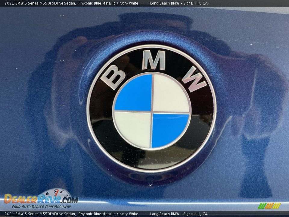 2021 BMW 5 Series M550i xDrive Sedan Phytonic Blue Metallic / Ivory White Photo #7