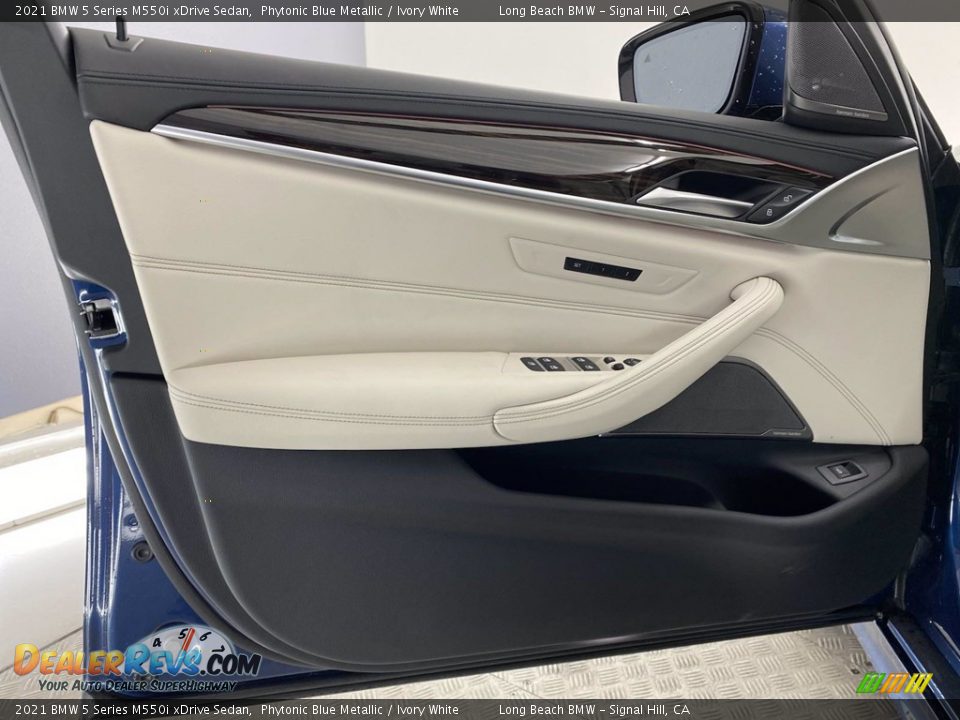 Door Panel of 2021 BMW 5 Series M550i xDrive Sedan Photo #10