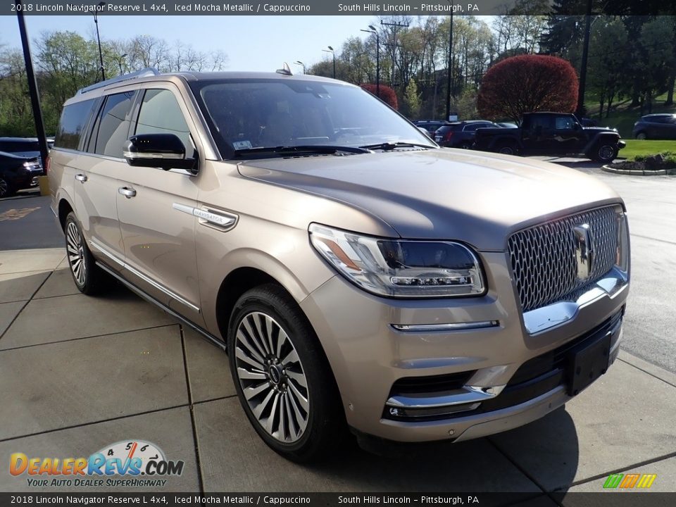 Front 3/4 View of 2018 Lincoln Navigator Reserve L 4x4 Photo #8