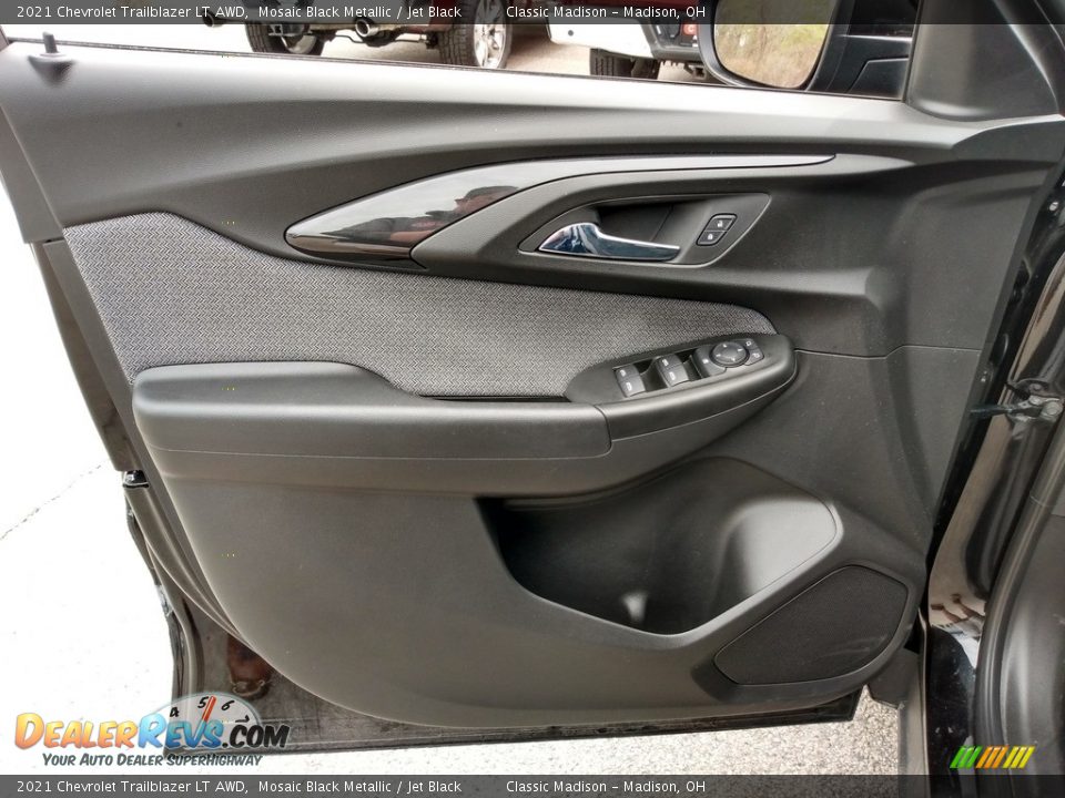 Door Panel of 2021 Chevrolet Trailblazer LT AWD Photo #9