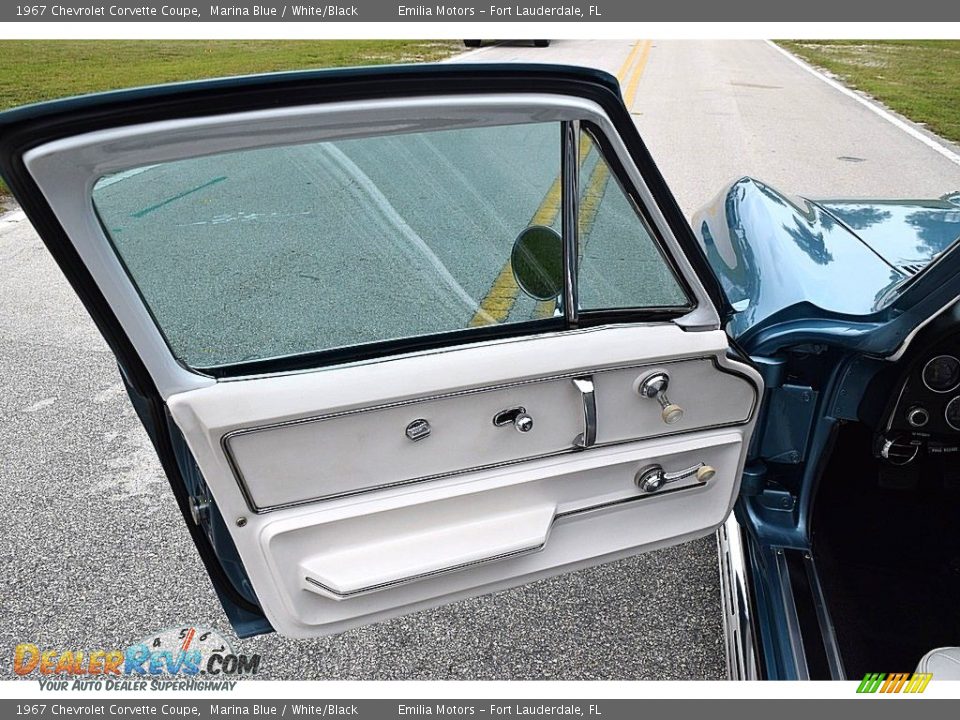 Door Panel of 1967 Chevrolet Corvette Coupe Photo #58