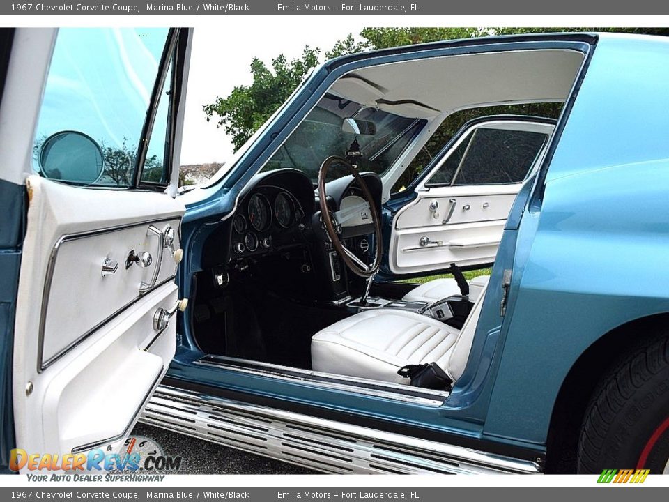 Front Seat of 1967 Chevrolet Corvette Coupe Photo #61