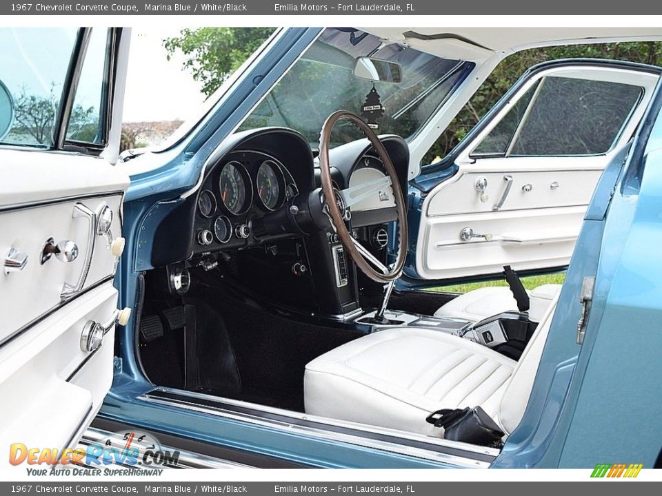 Front Seat of 1967 Chevrolet Corvette Coupe Photo #62
