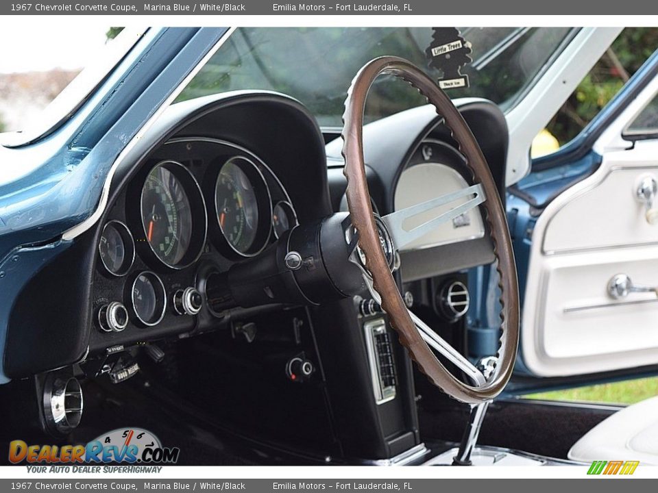 Dashboard of 1967 Chevrolet Corvette Coupe Photo #63