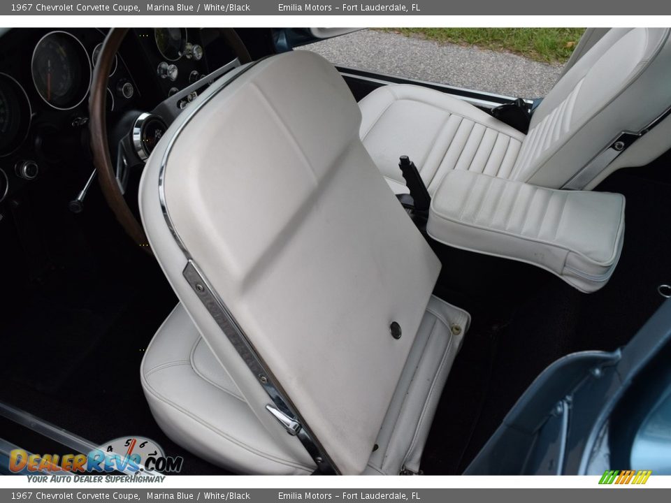 Front Seat of 1967 Chevrolet Corvette Coupe Photo #72