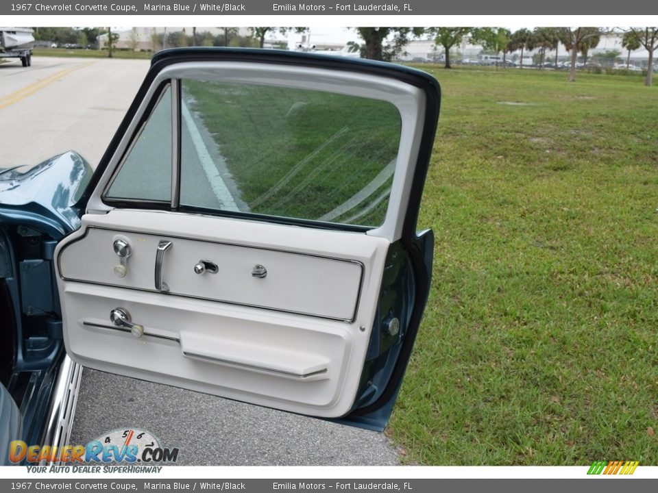 Door Panel of 1967 Chevrolet Corvette Coupe Photo #73