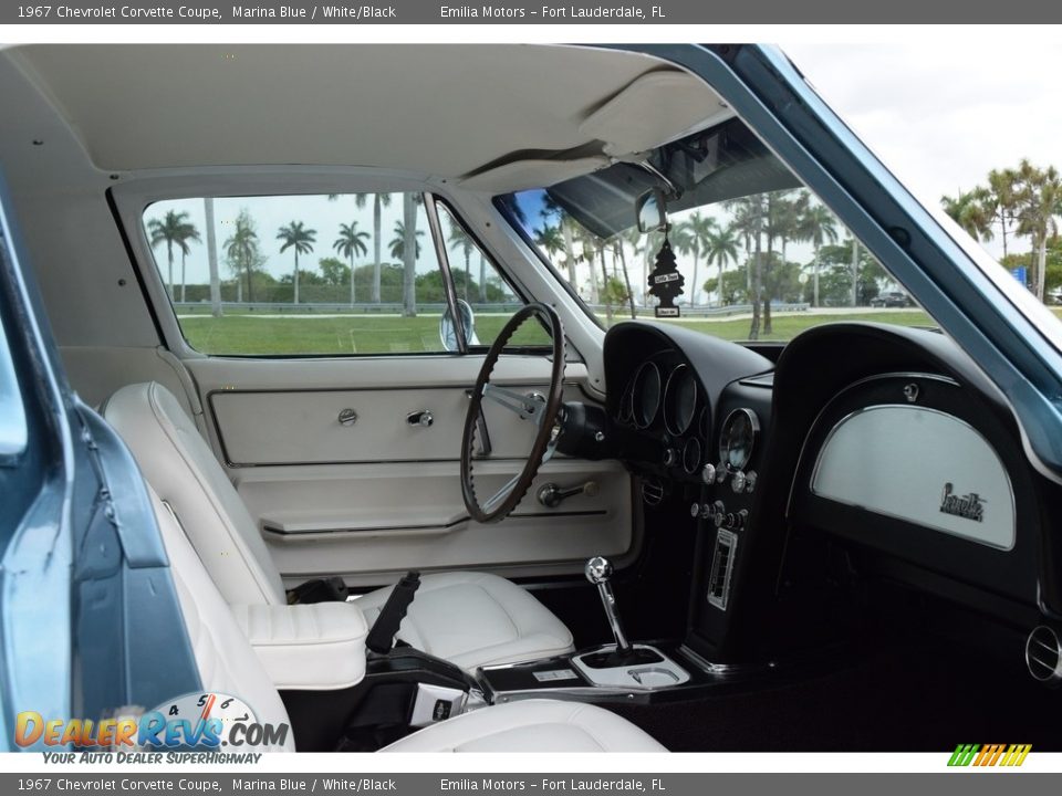 Front Seat of 1967 Chevrolet Corvette Coupe Photo #81