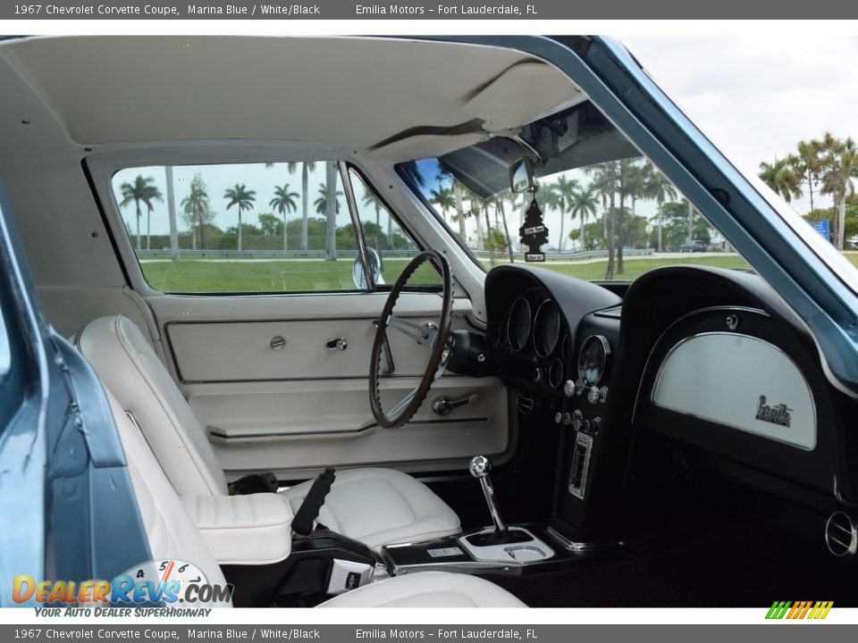 Front Seat of 1967 Chevrolet Corvette Coupe Photo #82