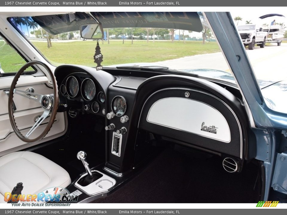 Dashboard of 1967 Chevrolet Corvette Coupe Photo #86