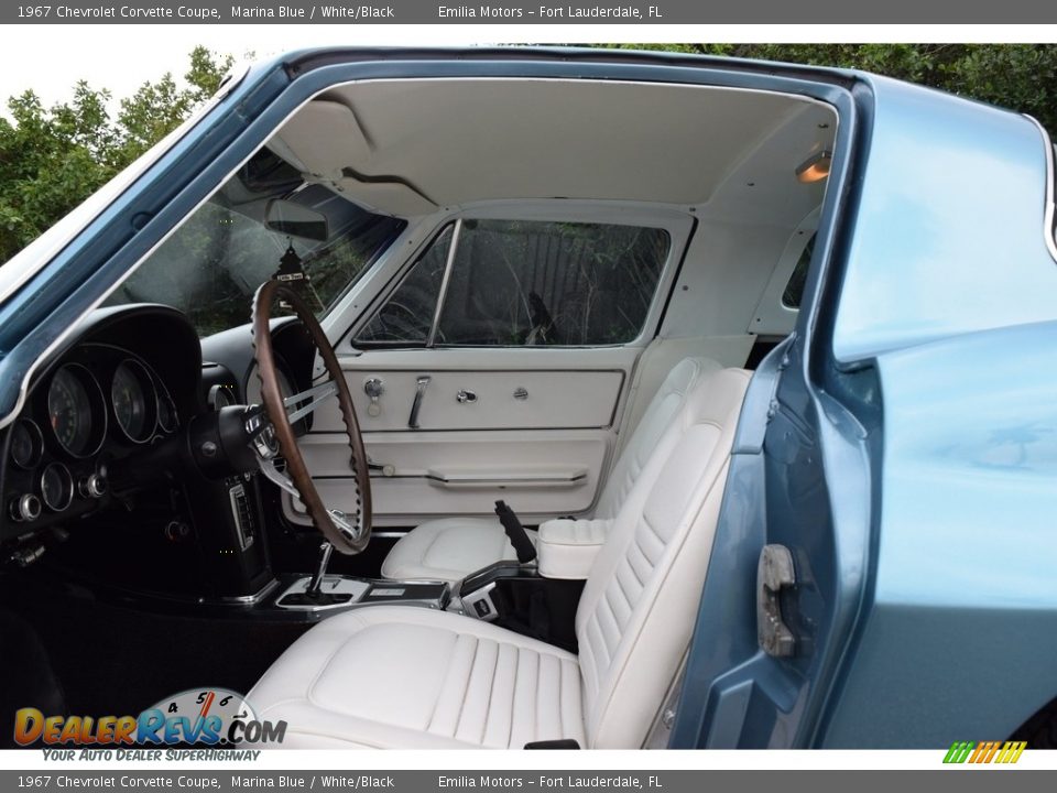 Front Seat of 1967 Chevrolet Corvette Coupe Photo #94