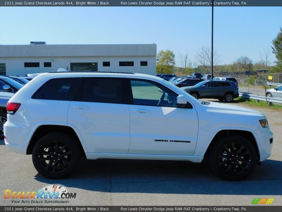 2021 Jeep Grand Cherokee Laredo 4x4 Bright White / Black Photo #4