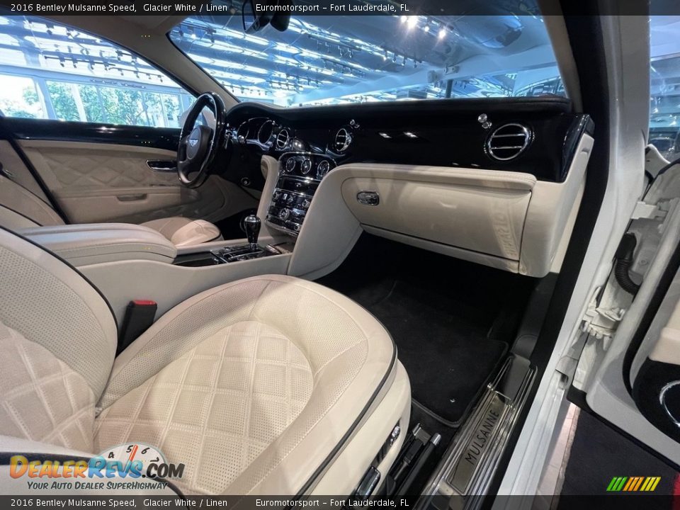 Dashboard of 2016 Bentley Mulsanne Speed Photo #12