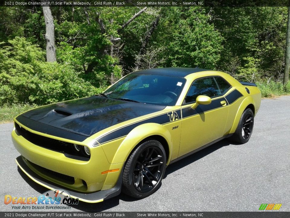 Front 3/4 View of 2021 Dodge Challenger R/T Scat Pack Widebody Photo #2