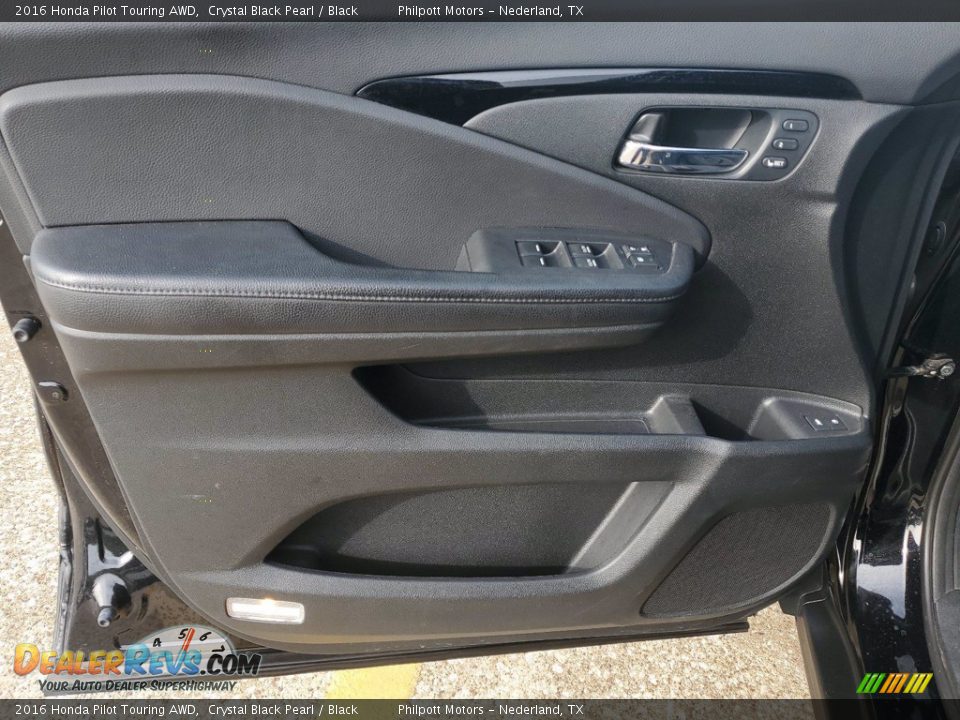 Door Panel of 2016 Honda Pilot Touring AWD Photo #13