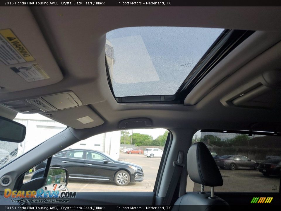 Sunroof of 2016 Honda Pilot Touring AWD Photo #22