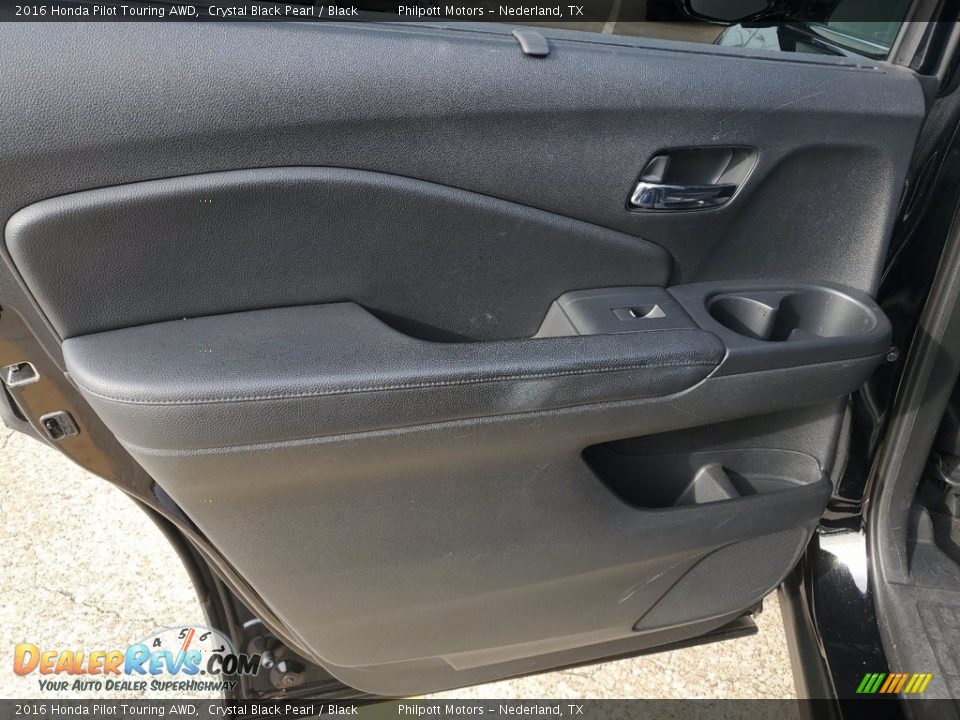 Door Panel of 2016 Honda Pilot Touring AWD Photo #23