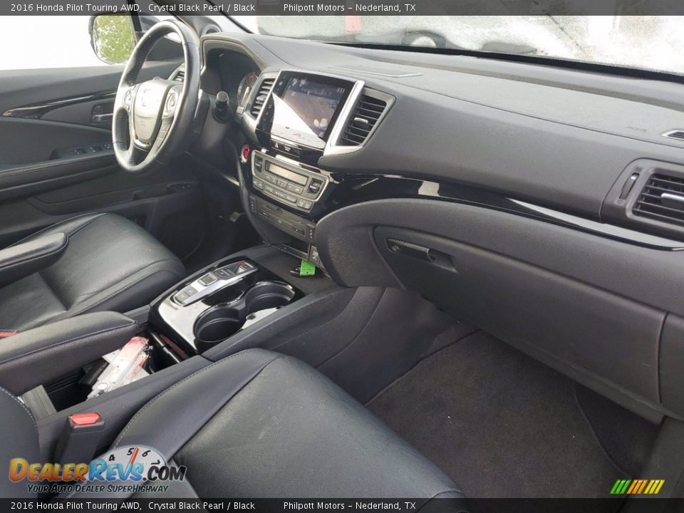 Dashboard of 2016 Honda Pilot Touring AWD Photo #30