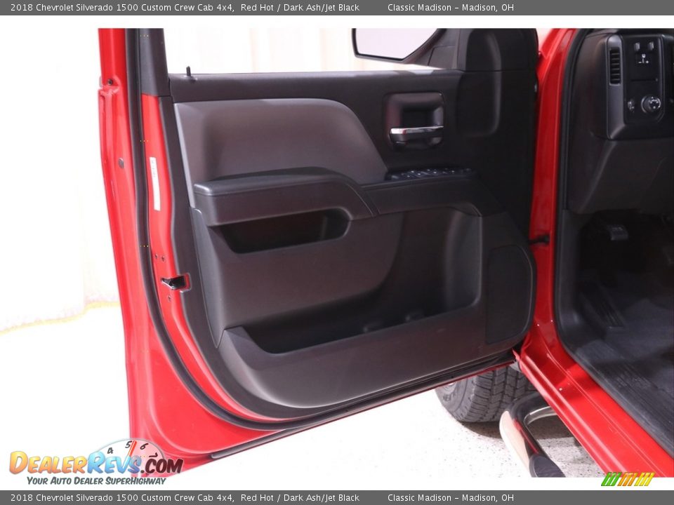 2018 Chevrolet Silverado 1500 Custom Crew Cab 4x4 Red Hot / Dark Ash/Jet Black Photo #4