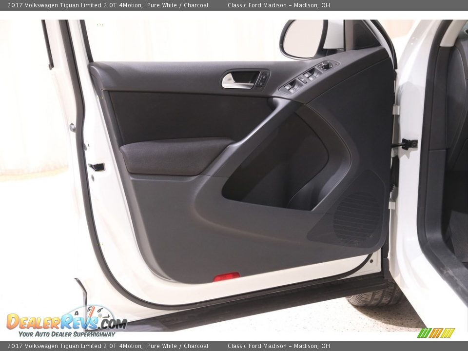 Door Panel of 2017 Volkswagen Tiguan Limited 2.0T 4Motion Photo #4