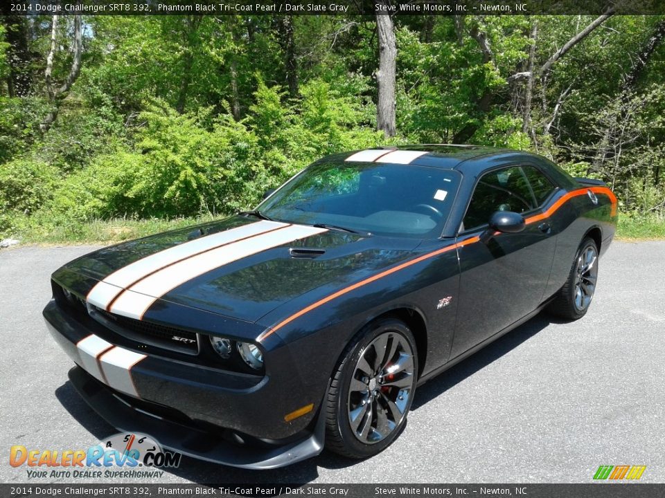 Front 3/4 View of 2014 Dodge Challenger SRT8 392 Photo #2
