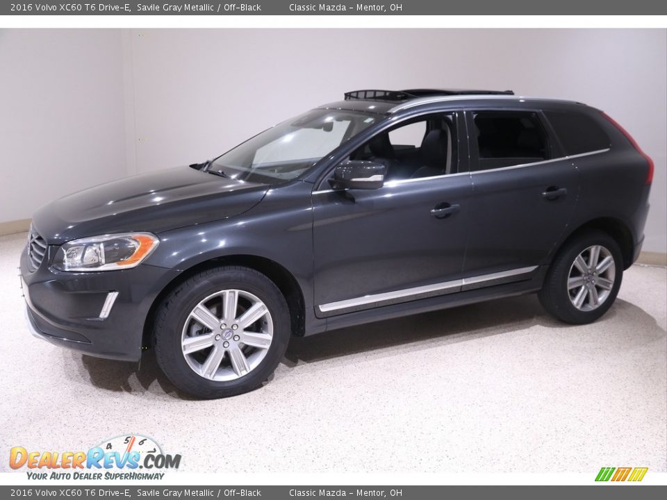 Front 3/4 View of 2016 Volvo XC60 T6 Drive-E Photo #3