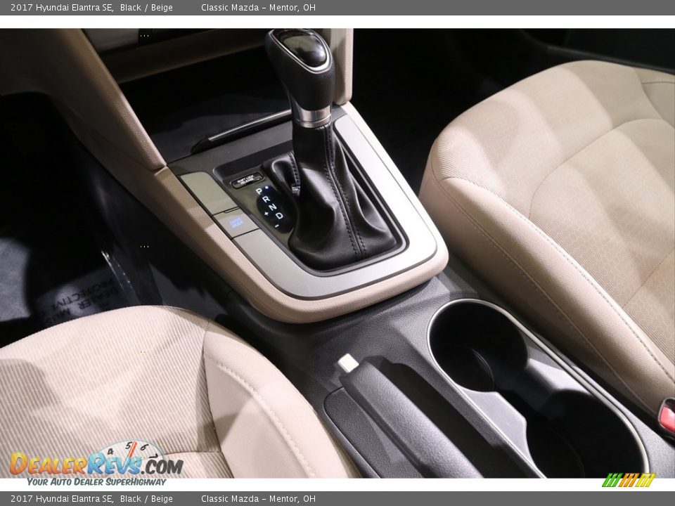 2017 Hyundai Elantra SE Black / Beige Photo #10