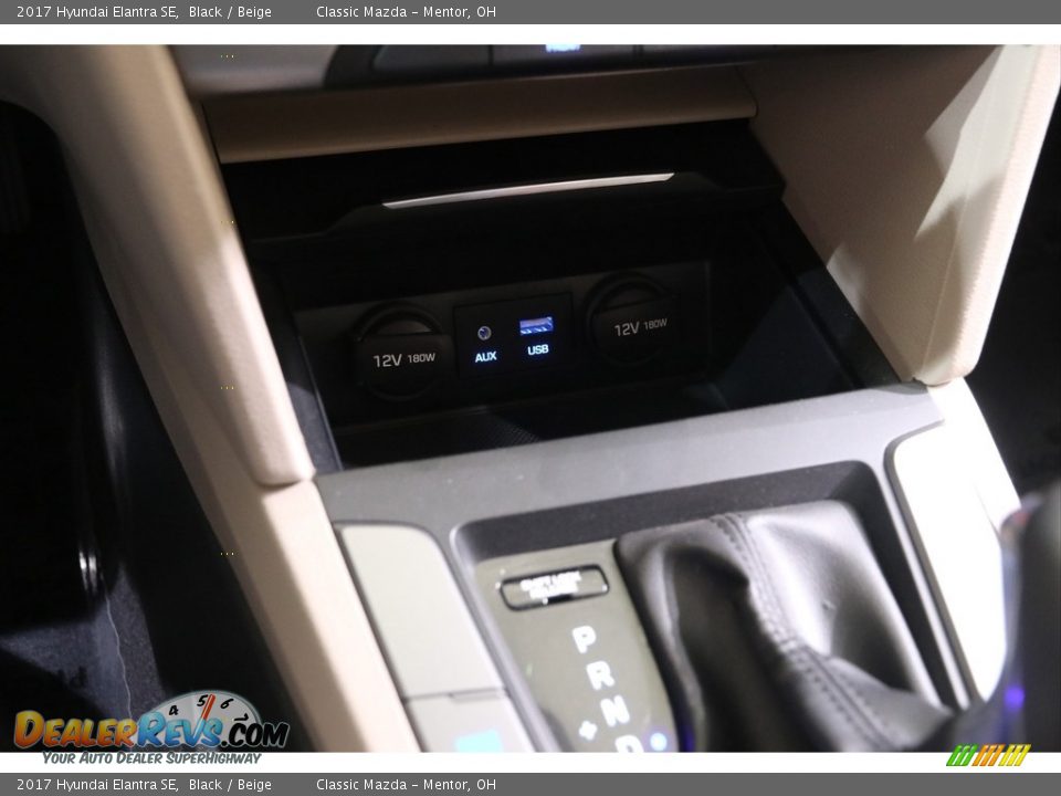 2017 Hyundai Elantra SE Black / Beige Photo #11