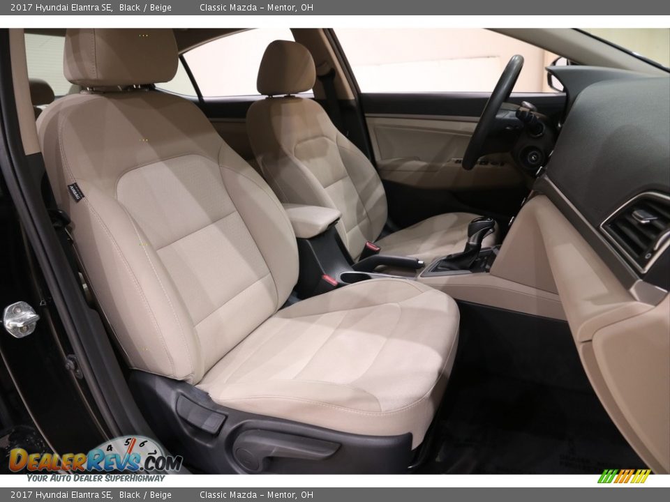 2017 Hyundai Elantra SE Black / Beige Photo #12