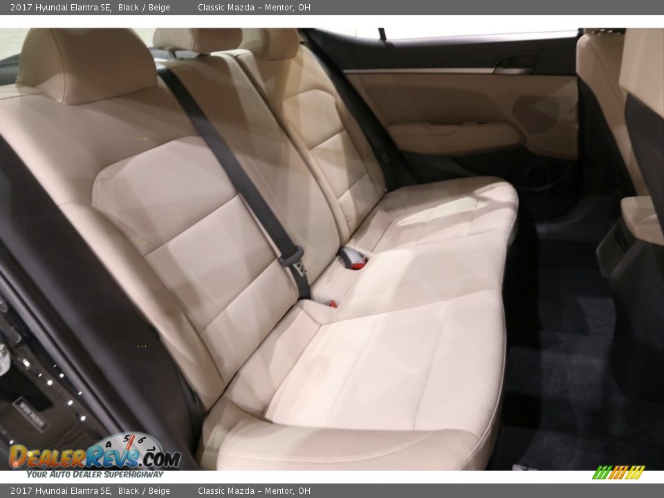 2017 Hyundai Elantra SE Black / Beige Photo #13