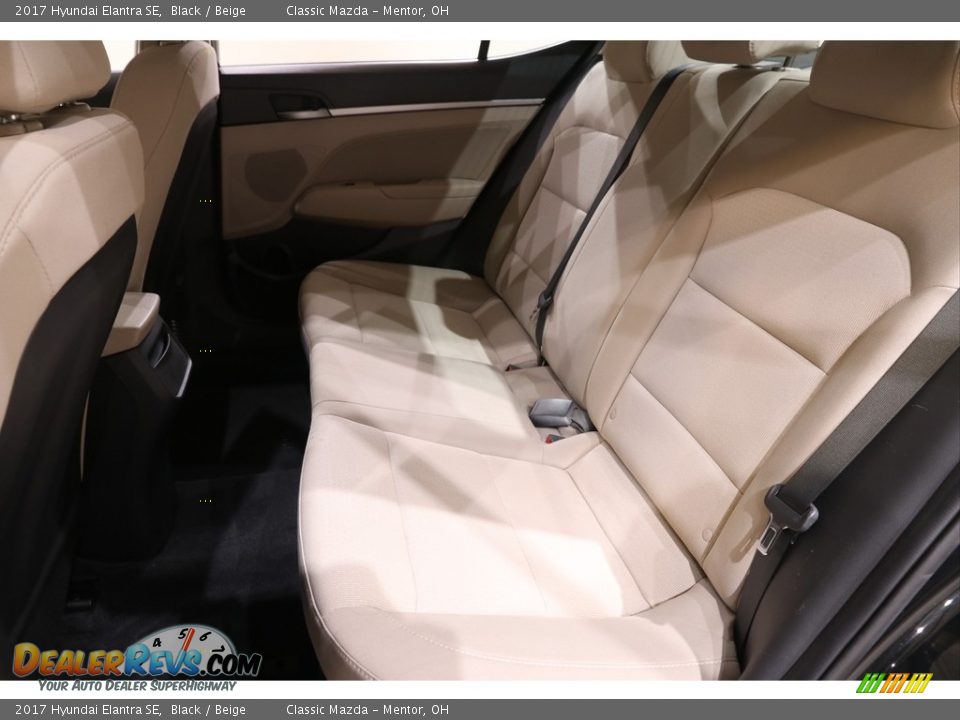 2017 Hyundai Elantra SE Black / Beige Photo #14