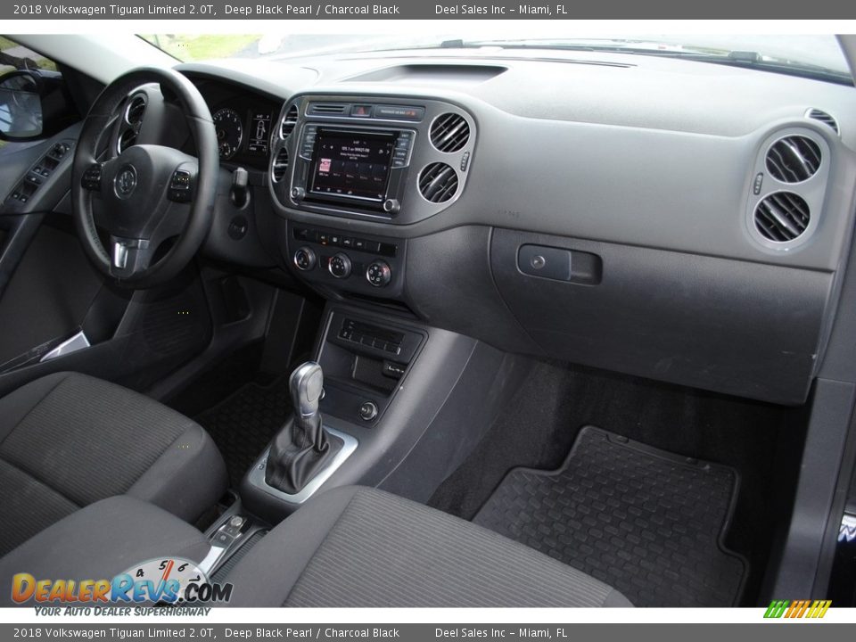 2018 Volkswagen Tiguan Limited 2.0T Deep Black Pearl / Charcoal Black Photo #17
