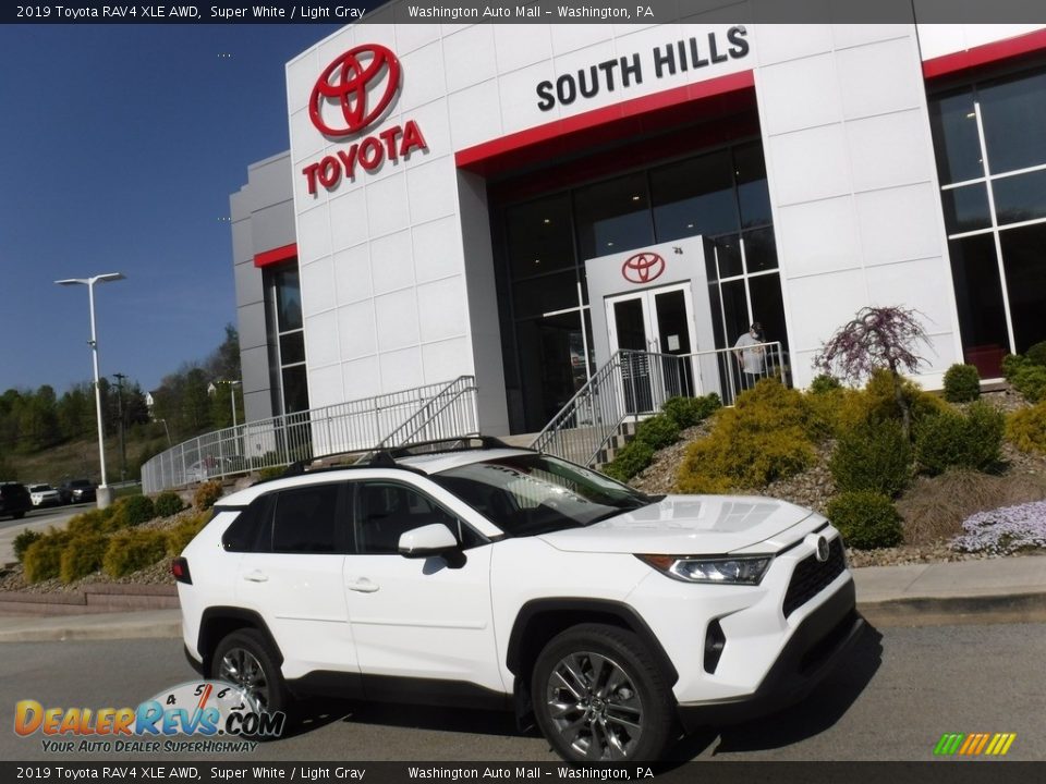 2019 Toyota RAV4 XLE AWD Super White / Light Gray Photo #2