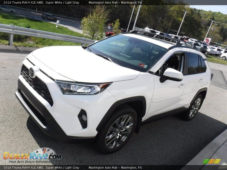 2019 Toyota RAV4 XLE AWD Super White / Light Gray Photo #13