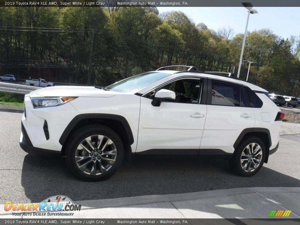 2019 Toyota RAV4 XLE AWD Super White / Light Gray Photo #14