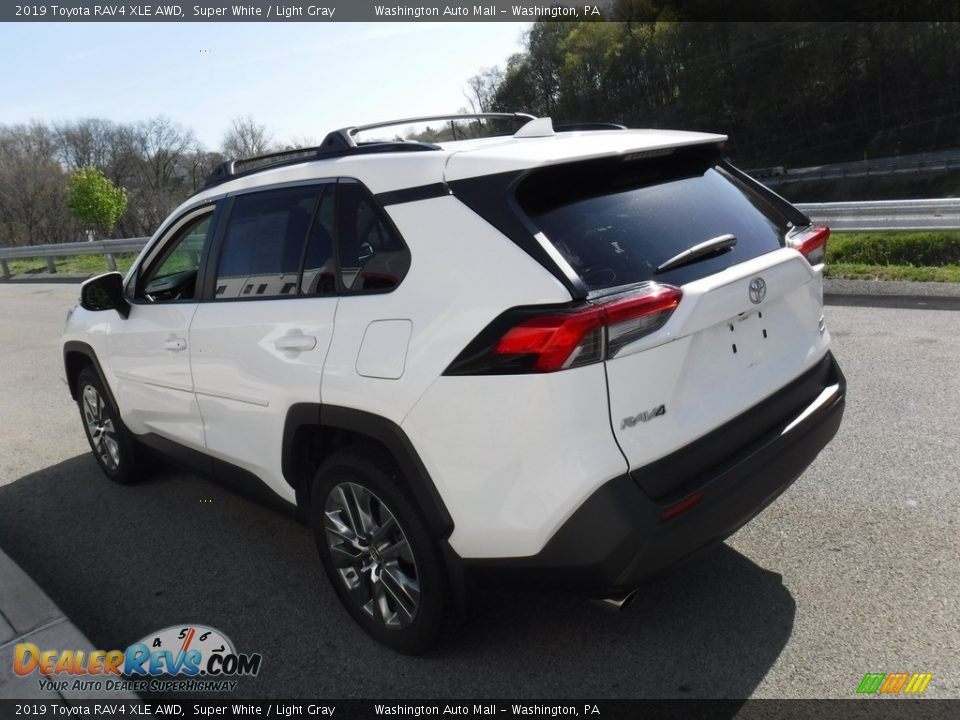 2019 Toyota RAV4 XLE AWD Super White / Light Gray Photo #15