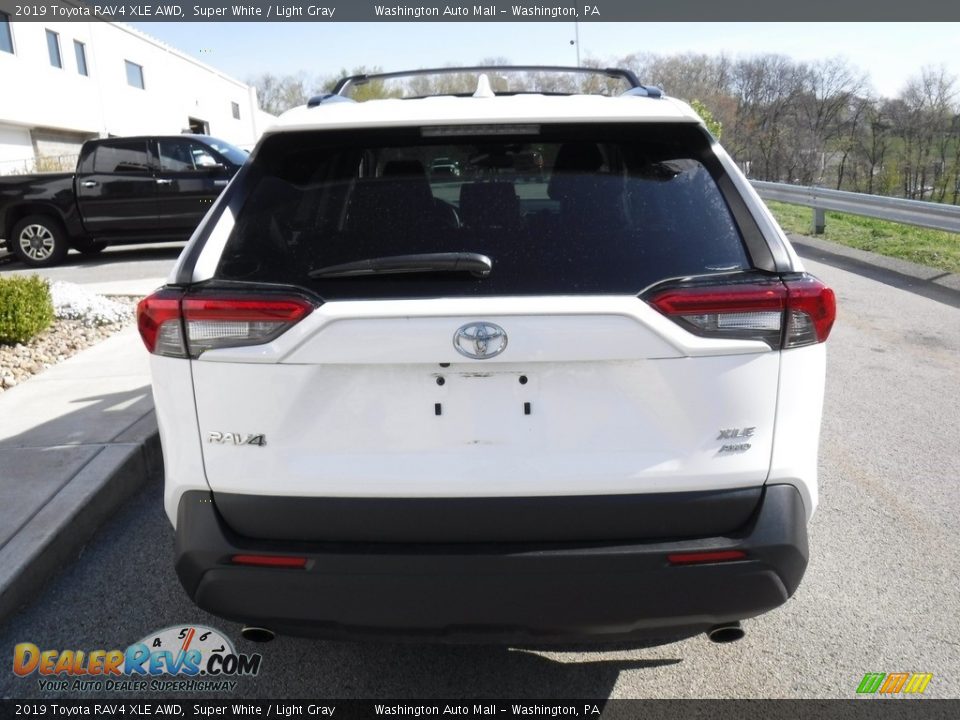 2019 Toyota RAV4 XLE AWD Super White / Light Gray Photo #16